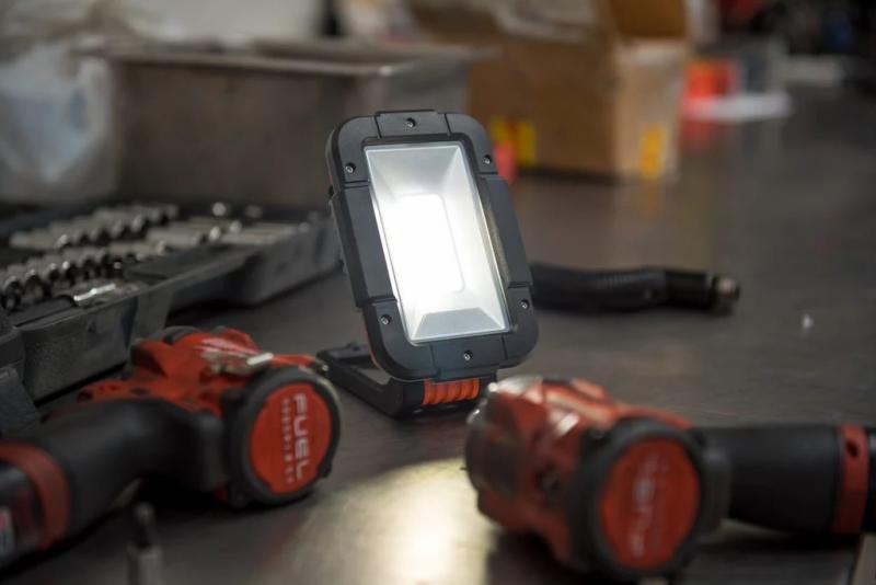 Preview: STEDI T1500 LED Arbeits- & Camping Lampe